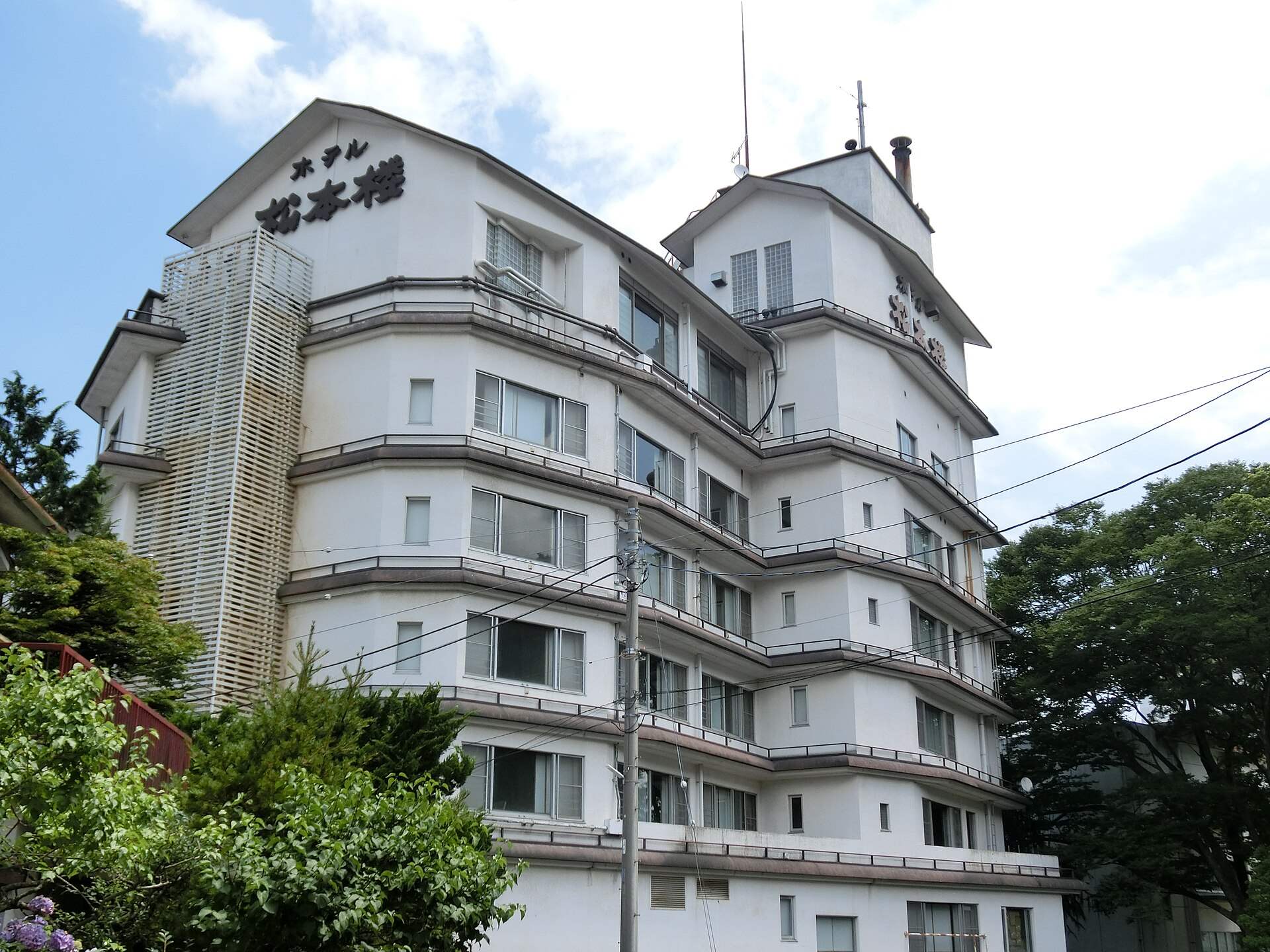 伊香保温泉の「ホテル松本楼」の白い建物