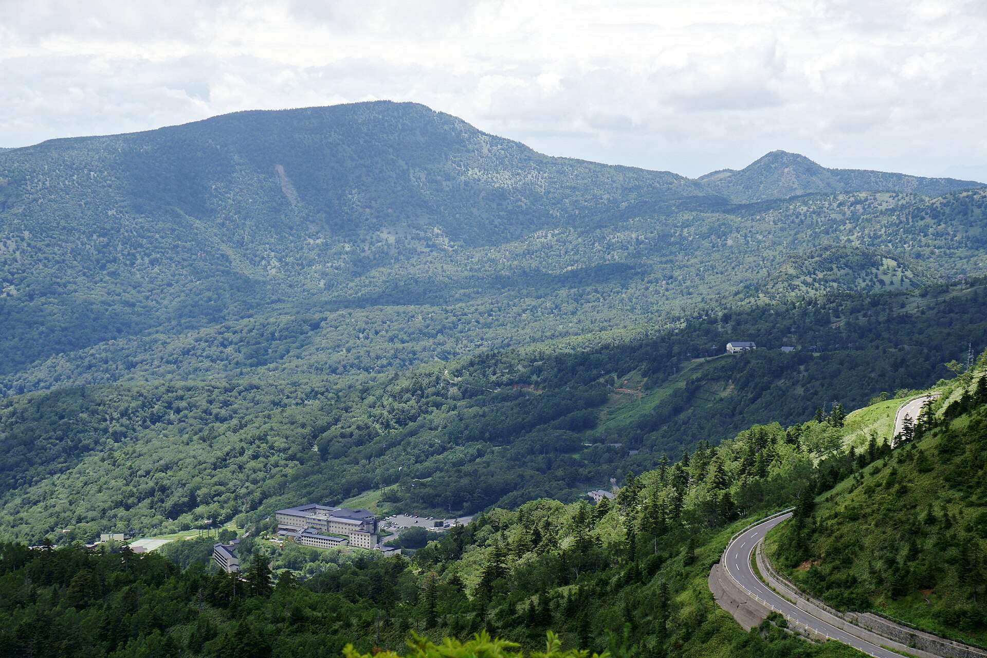 万座山と山あいの万座温泉の宿