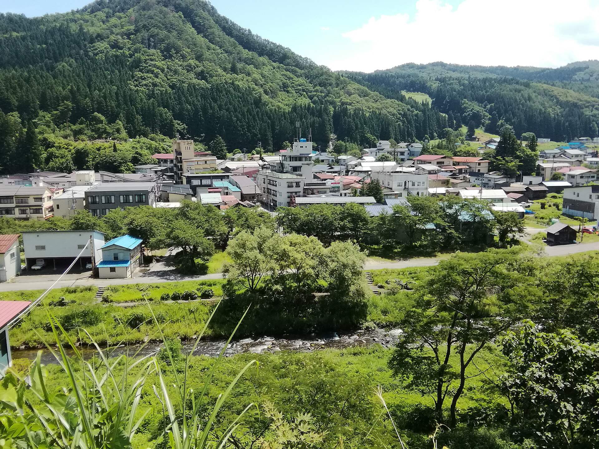 甲子大黒天本山から見下ろした小野川温泉の温泉街