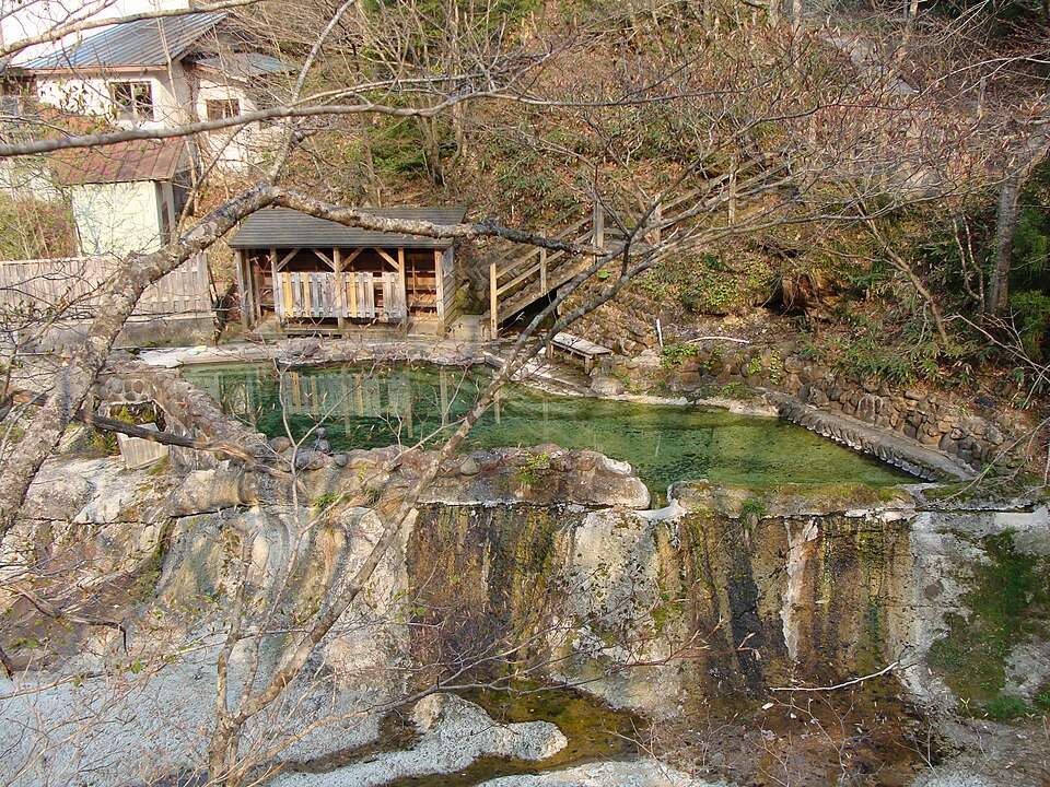 薬研温泉郷(奥薬研)の渓流沿いにある露天風呂「かっぱの湯」